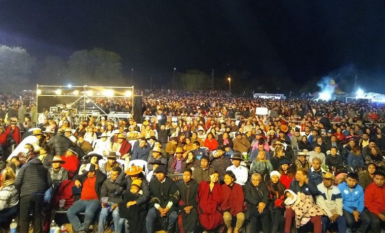 FOTO: El show del Chaqueño Palavecino frente a 40 mil personas en la primera noche.