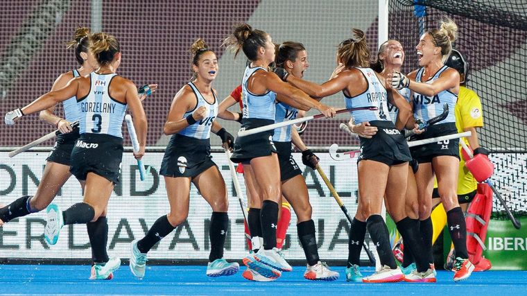 Argentina festeja el pase a la final del mundo luego de vencer a Alemania.
