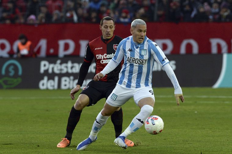 Newell's vs. Racing por la 8va. fecha de la Liga Profesional de Fútbol. 