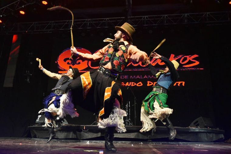 La Fiesta Nacional del Poncho inició a puro folclore en Catamarca.