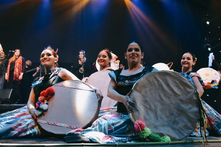 El Festival Nacional del Poncho se llenó de color en la segunda velada.
