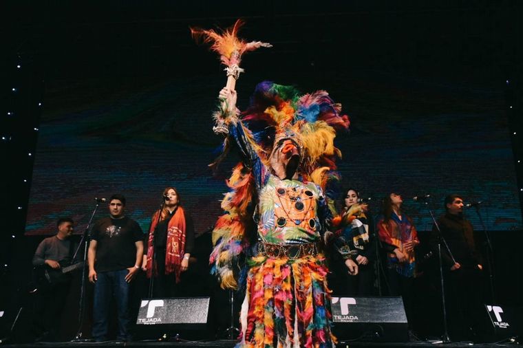 FOTO: El Festival Nacional del Poncho se llenó de color en la segunda velada.