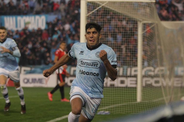 Maxi Comba festeja el tanto del triunfo del