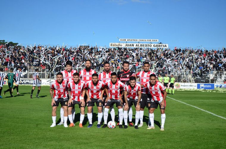 El plantel de Instituto ante Chaco For Ever. (Foto: IACC)