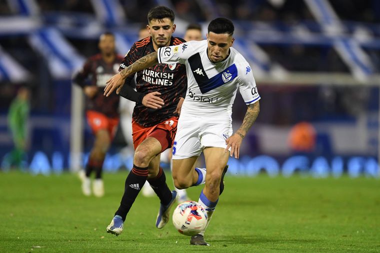 FOTO: Santiago Simón fue el encargado de asistir en los dos goles de River ante Vélez. 