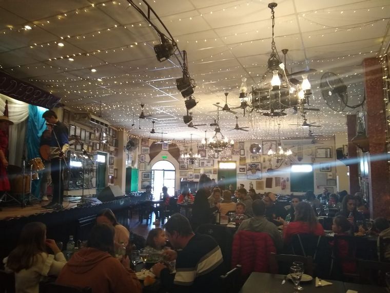 El boliche Balderrama celebra las vacaciones a puro folclore