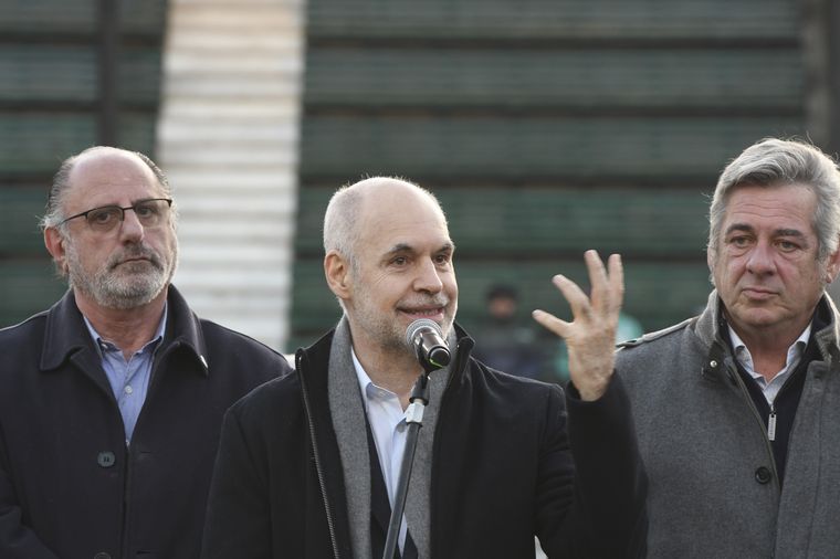Larreta pidió quitar a organizaciones el manejo de planes