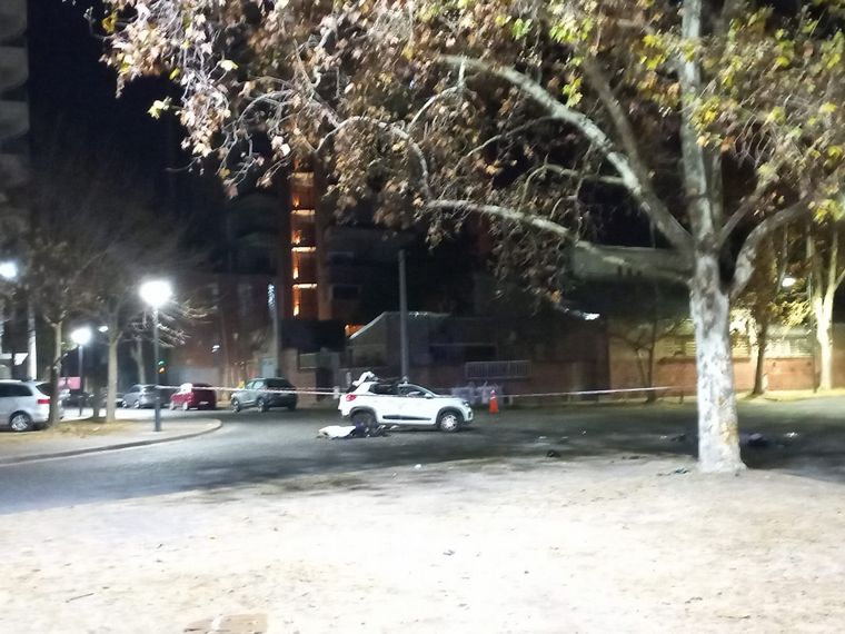 Accidente fatal en Rosario: murieron tres jóvenes y hay uno herido.