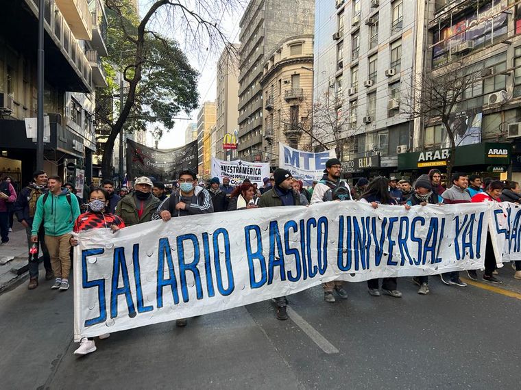 AUDIO: Córdoba: marcha en reclamo de un salario básico universal