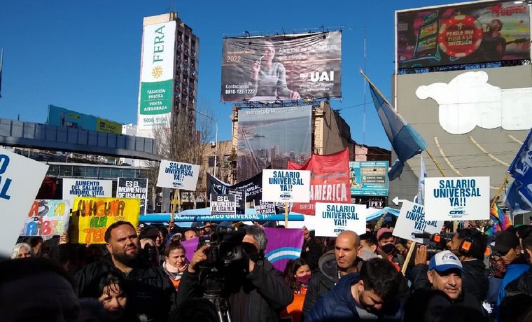 Marcha por el salario básico universal en Capital Federal.