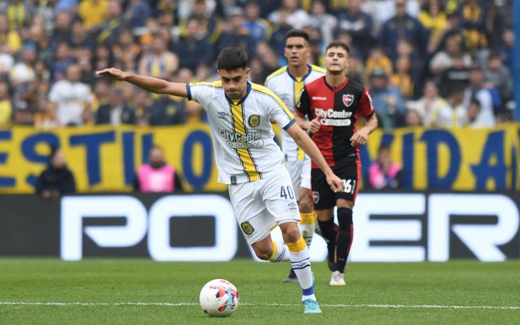 Central vs. Newell's, por la novena fecha de la Liga Profesional de Fútbol. 