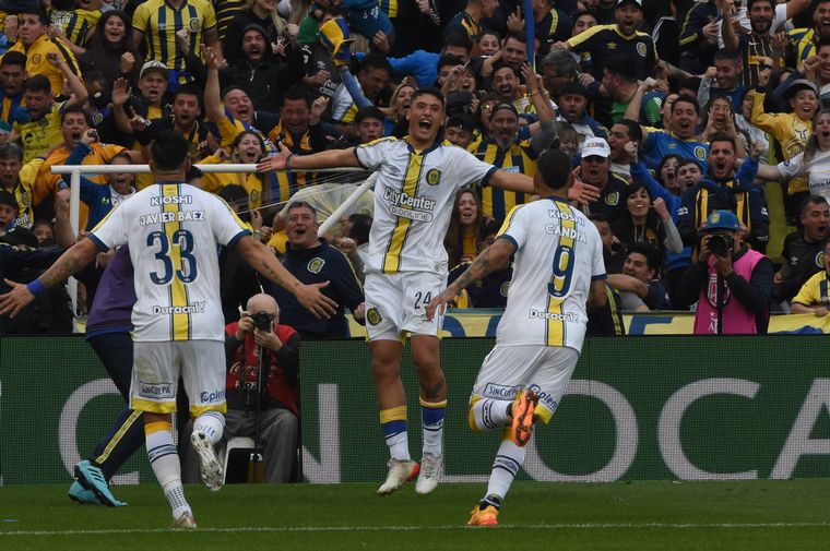 Central vs. Newell's, por la novena fecha de la Liga Profesional de Fútbol. 