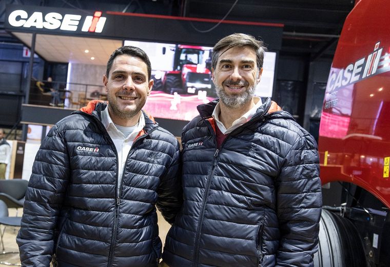 Rodrigo Lanciotti, marketing y Sergio Vera, director comercial, en el stand de Case