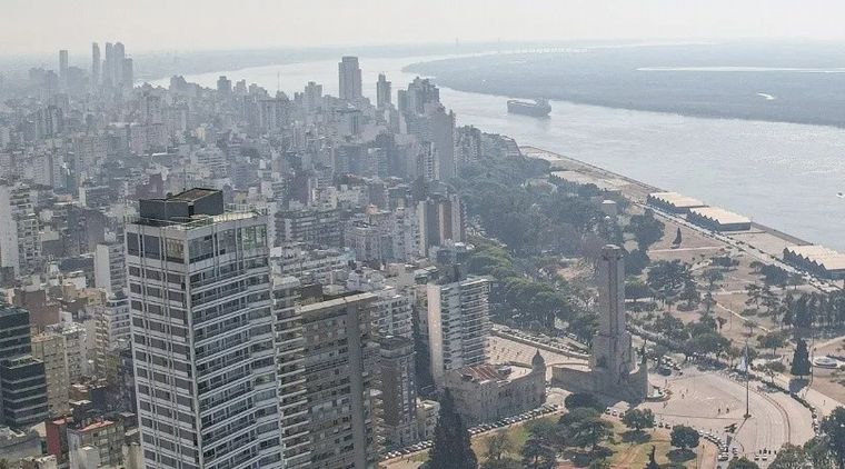 El humo se encuentra en territorio de Entre Ríos frente a San Nicolás.