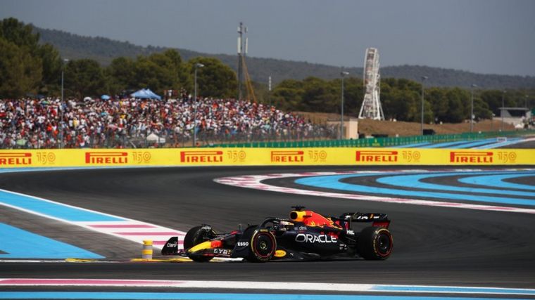 FOTO: Se larga el GP de Francia con Leclerc y Verstappen adelante