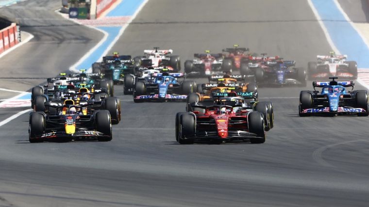 Se larga el GP de Francia con Leclerc y Verstappen adelante