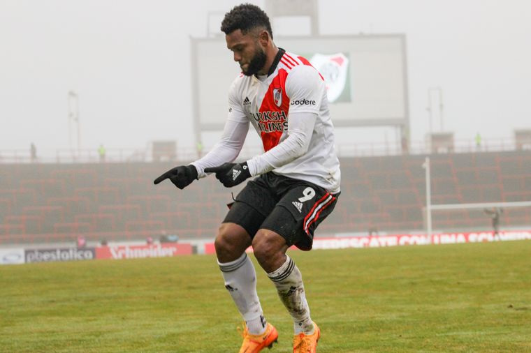 Miguel Borja entró desde el banco de suplentes y cambió el partido a favor de River.