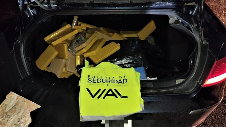 Accidente en la autopista Rosario-Santa Fe terminó con secuestro de droga.