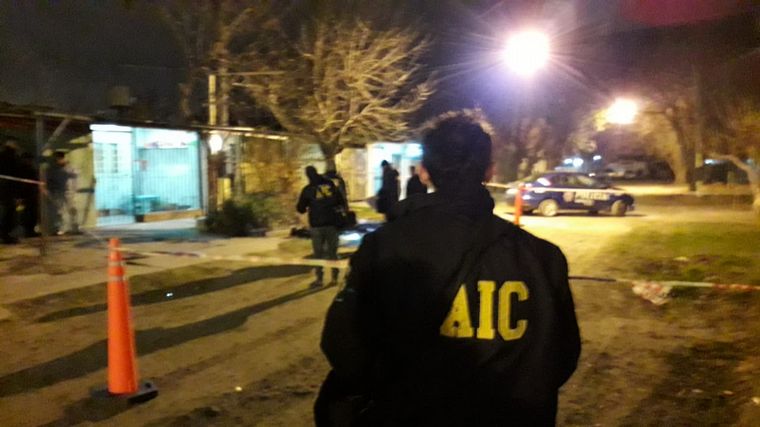 Crimen en zona oeste: los vecinos escucharon dos disparos.