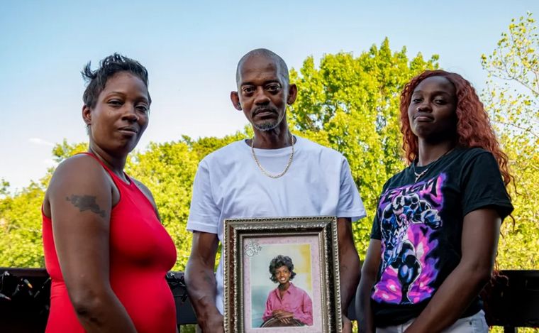 Terrlyn, Helvetius y Toni Hall, los hijos de la víctima.