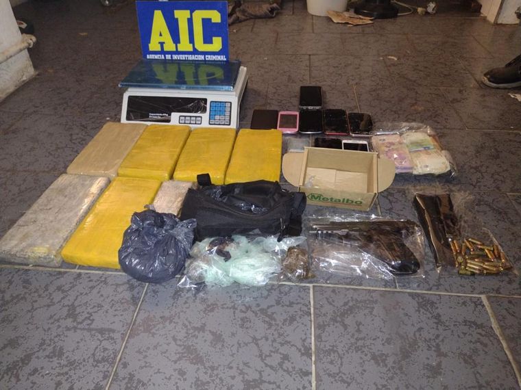 Detuvieron a un joven que tendría cautivo a un hombre en su propia casa.