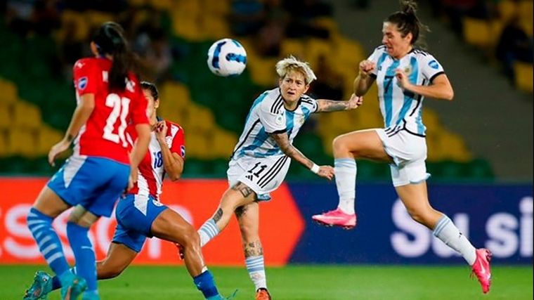 FOTO: Argentina venció a Paraguay y clasificó al Mundial de 2023.