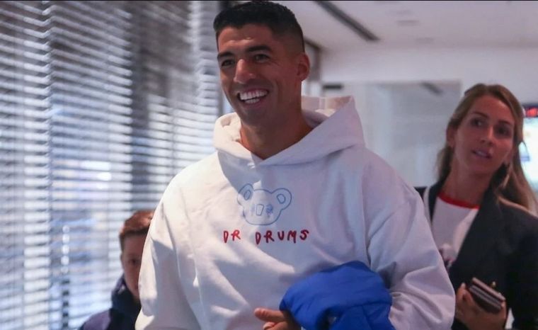 Furor en Uruguay por la llegada de Luis Suárez al Nacional.
