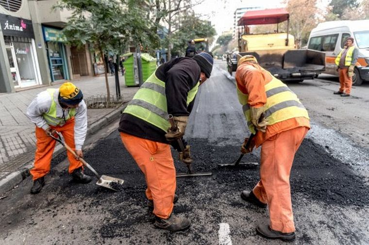 El municipio está llevando adelante obras sobre las calzadas en diversos barrios.