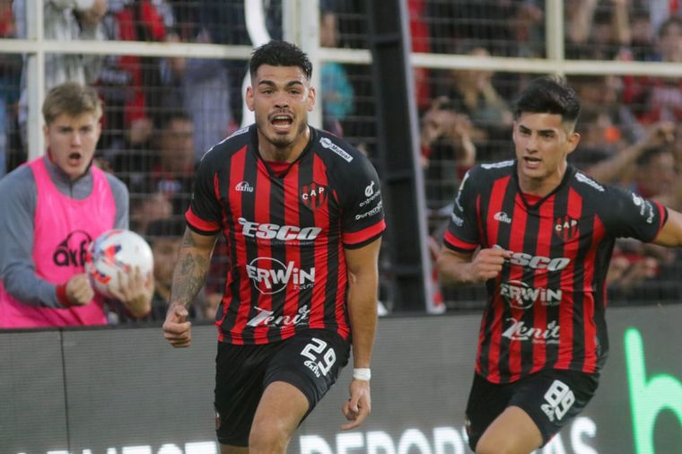 Axel Rodríguez festeja el primer tanto de Patronato ante Boca. Foto: @ClubPatronatoOf