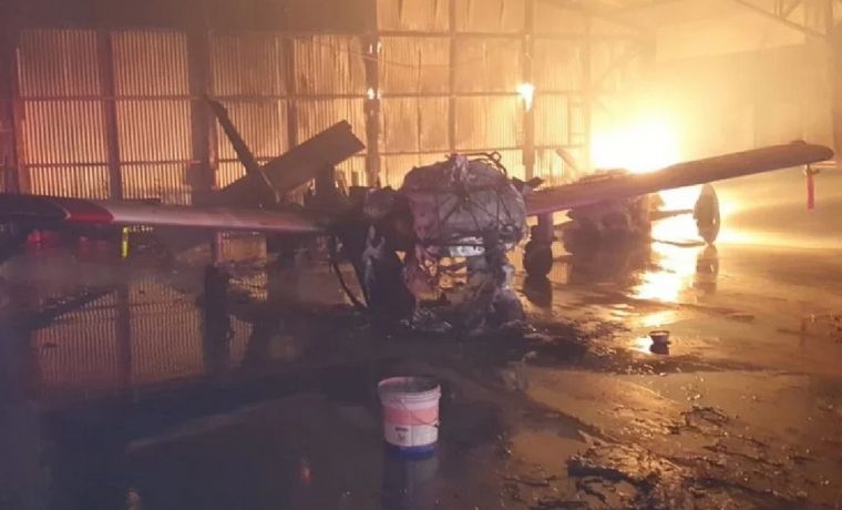 FOTO: Un grupo radical mapuche incendió cuatro avionetas en el sur de Chile.