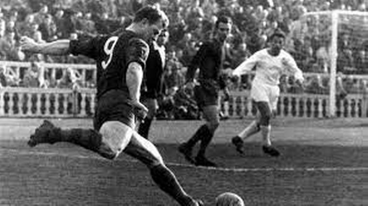 Ladislao Kubala, uno de los tres máximos ídolos del Barcelona.