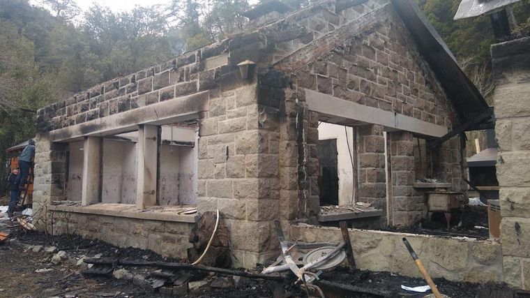 FOTO: Presunto ataque mapuche: quemaron otra cabaña en Villa Mascardi