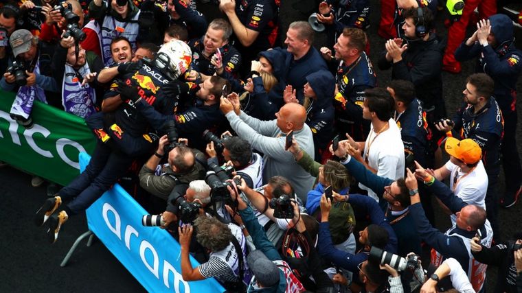 La felicidad de Verstappen y Red Bull por la victoria en Hungría