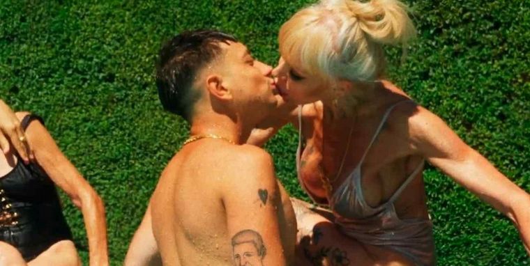 Adriana Aguirre saldría con un famoso trapero 40 años menor