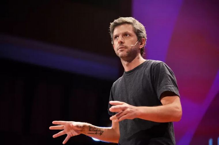 “En 2060 todos seremos empleados públicos” publicó en una columna periodística.