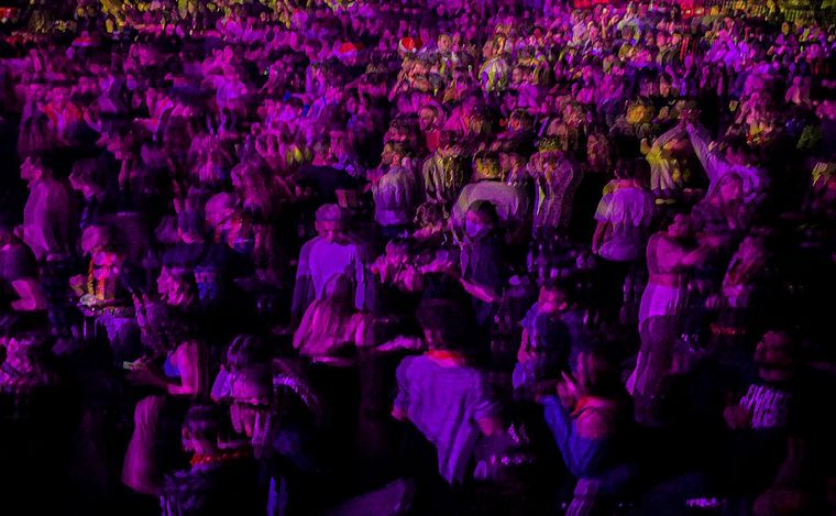 España: mujeres denuncian que las pincharon en boliches