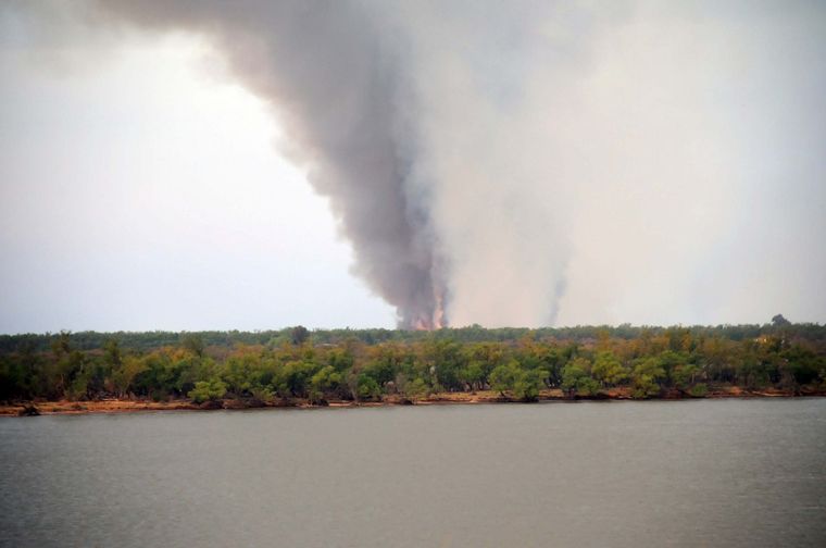 FOTO: Se queman 5 mil hectáreas en las islas frente a San Nicolás y San Pedro.