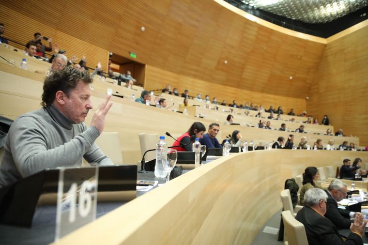 La Legislatura de Córdoba aprobó la iniciativa para pasar a planta a contratados.