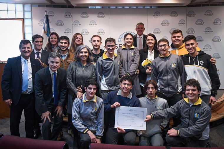 Tres escuelas técnicas de la Provincia Córdoba fueron distinguidas en el Senado 