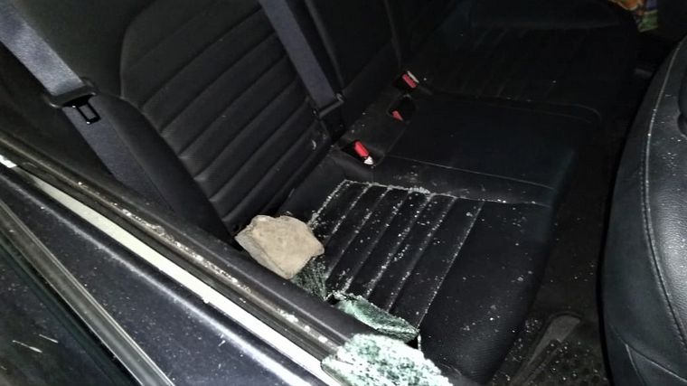 FOTO: El auto de la diputada Florito tras el robo en la tarde del miércoles.