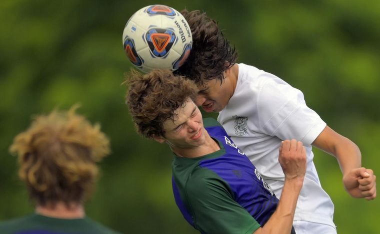 Desde 2023 al cabecear en cualquier parte del campo de juego se cobrará infracción. 