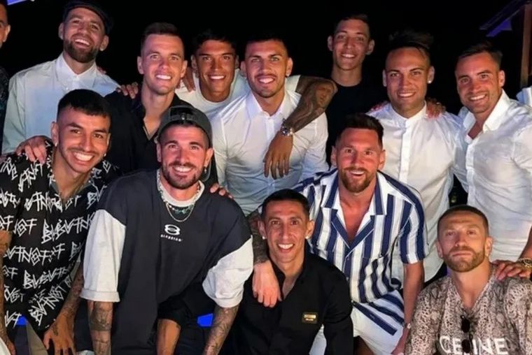 FOTO: Buena parte del plantel actual de la Selección, durante sus vacaciones en Ibiza. 