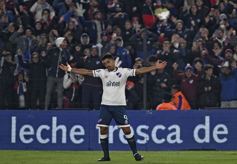 FOTO: Luis Suárez marcó el primer gol tras su regreso al Nacional de Uruguay.