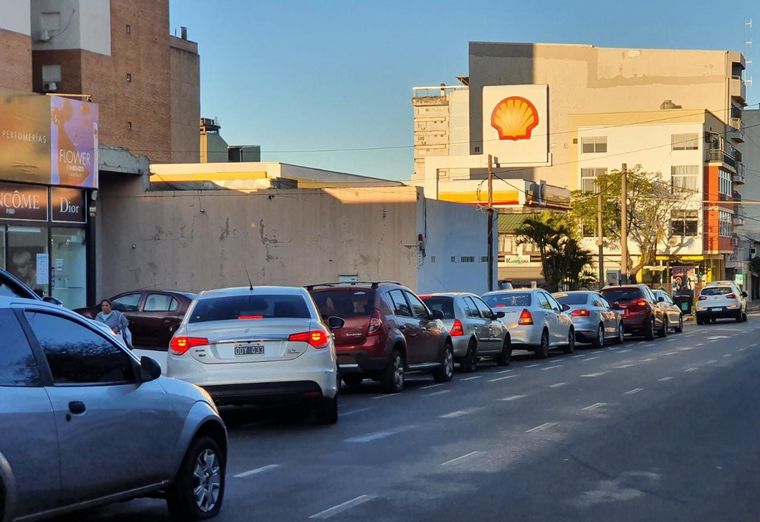 Los turistas vienen de Brasil y Paraguay mayormente a cargar combustible.