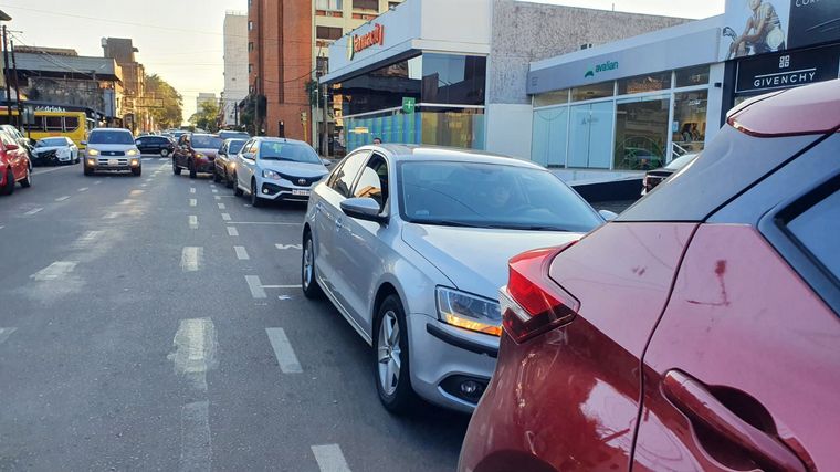 Los turistas vienen de Brasil y Paraguay mayormente a cargar combustible.