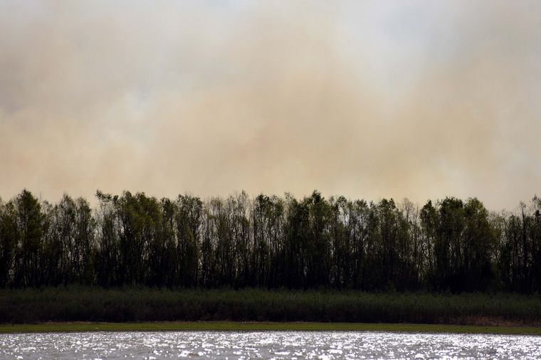 Nuevos incendios en las islas vuelvan su humo sobre Rosario. 