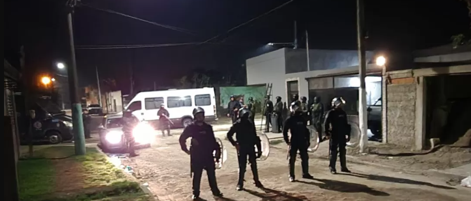 FOTO: La Policía Federal Argentina allanó cinco domicilios.