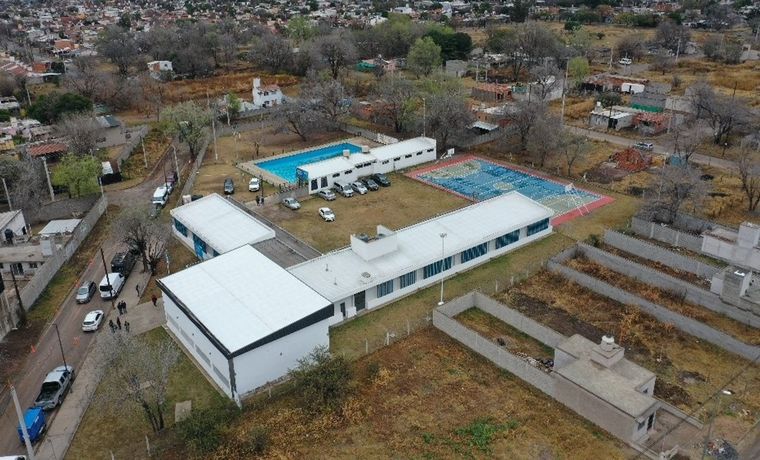 Schiaretti inauguró el Centro de Encuentro Barrial (CEB) en barrio Mercantil.