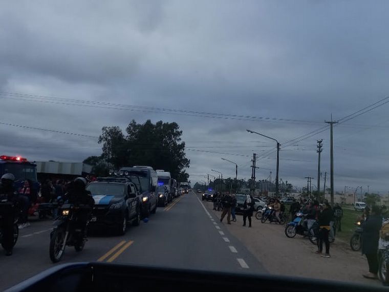 Multitudinario recibimiento al policía Gabriel Sanabria en San Javier.