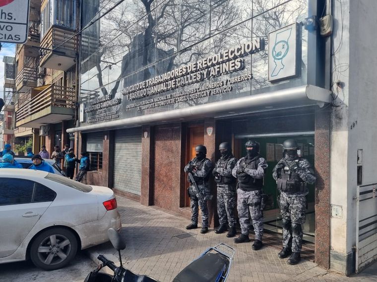 Allanamiento y protesta en el Sindicato de Recolectores de Residuos de Rosario.